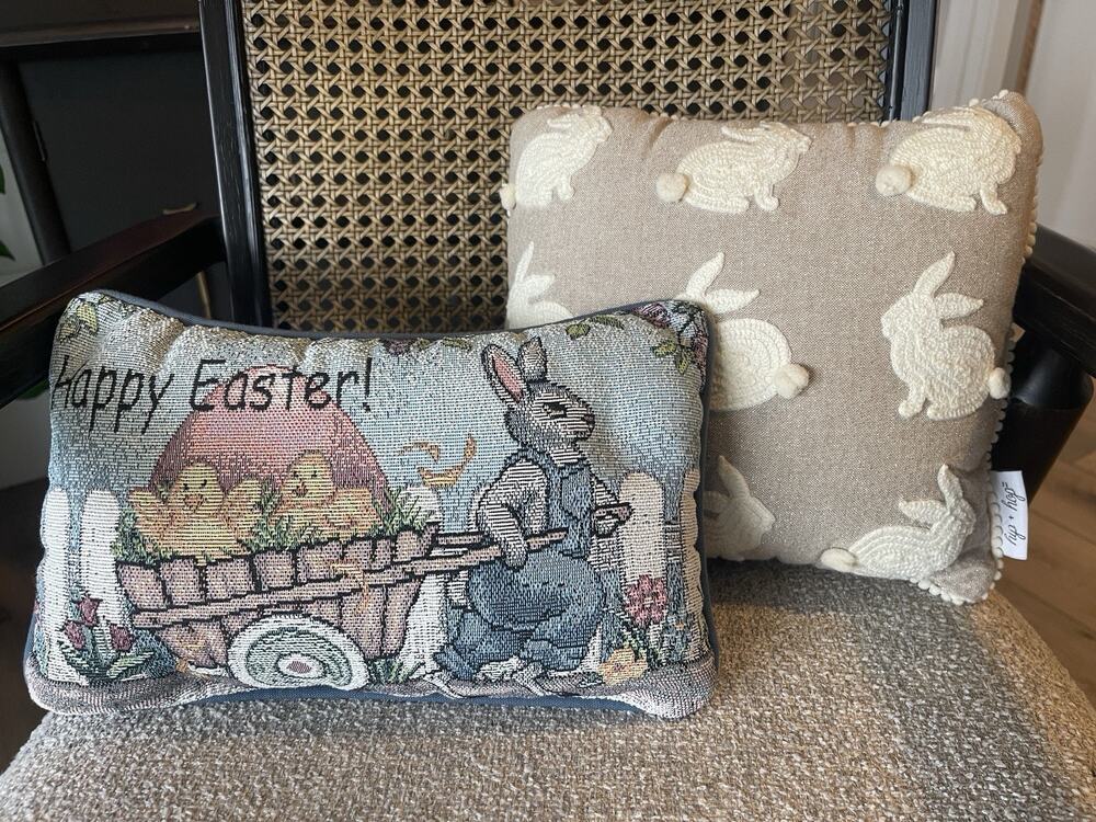 Easter Pillow Decor Lot Of 2 Happy Easter Bunny Rabbits Vintage